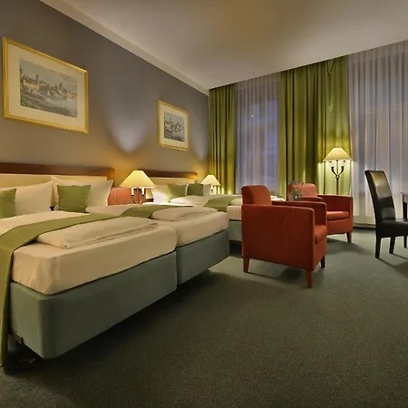 Season Hotel 4*