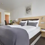 Season Hotell 4*