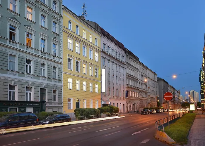 Season Hotel 4*