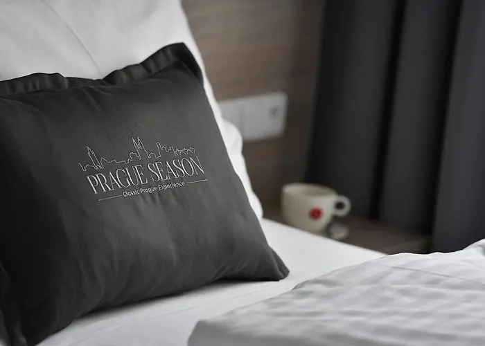 Hotel Season