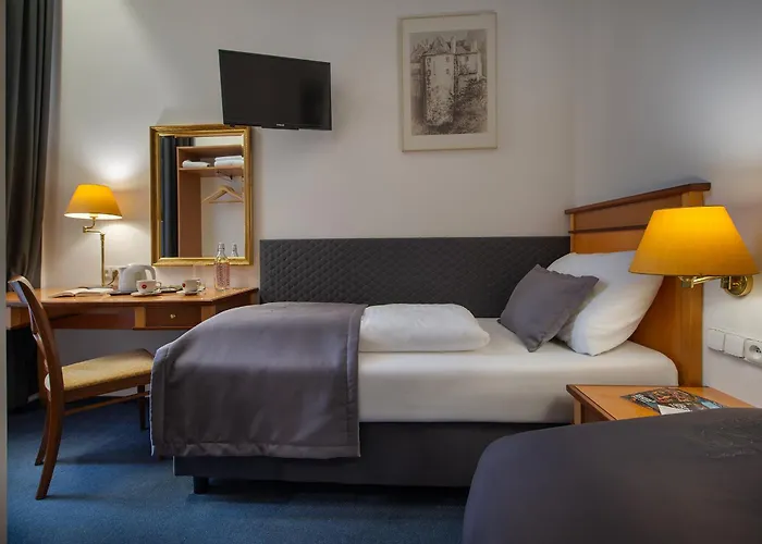 Hotel Season