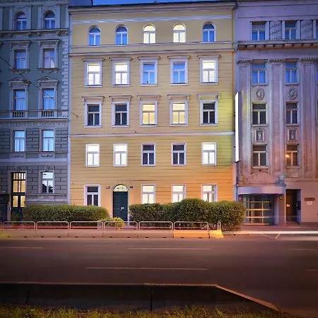 Season Hotell 4*