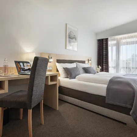 Hotel Season