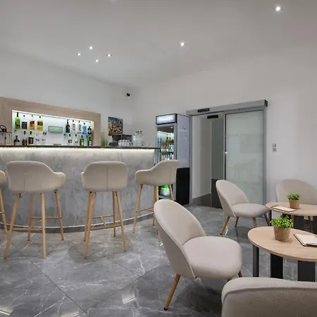 Season Hotel 4*