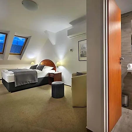 Season Hotel 4*