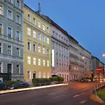 Season Hotel 4*