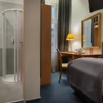 Season Hotel 4*